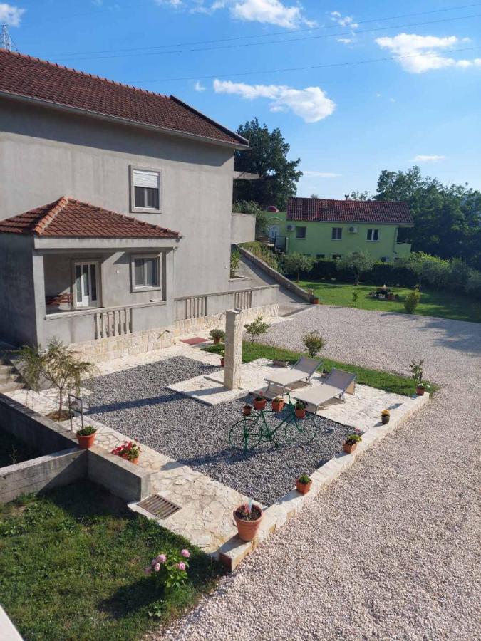 Studio Elena Tivat Kültér fotó